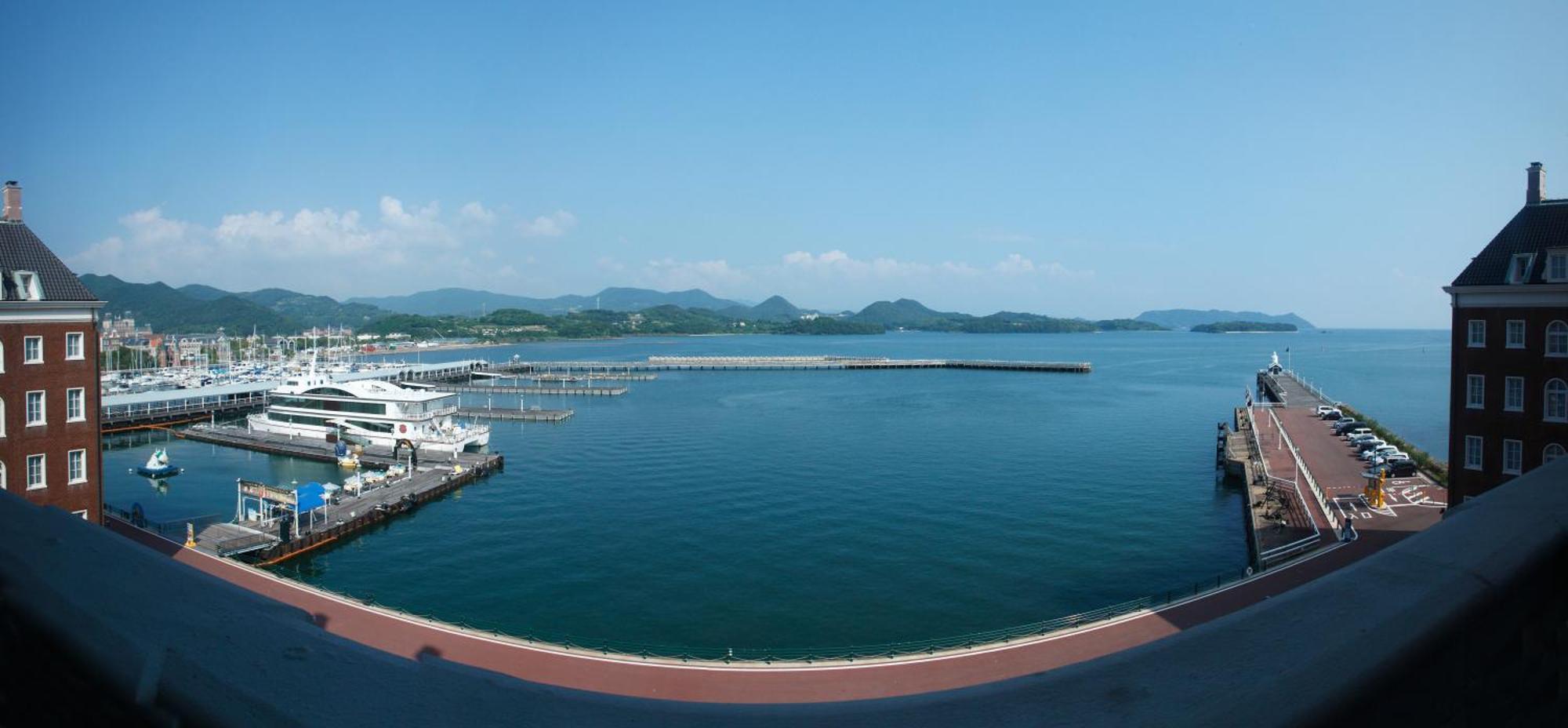 Hotel Den Haag Huis Ten Bosch Sasebo Eksteriør billede View of the port of Chichijima